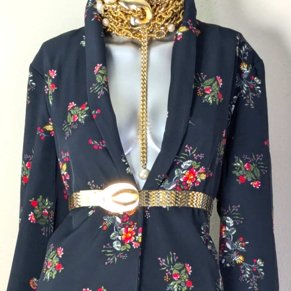 Simply Styled Floral Black Pantsuit - Picture 9 of 10